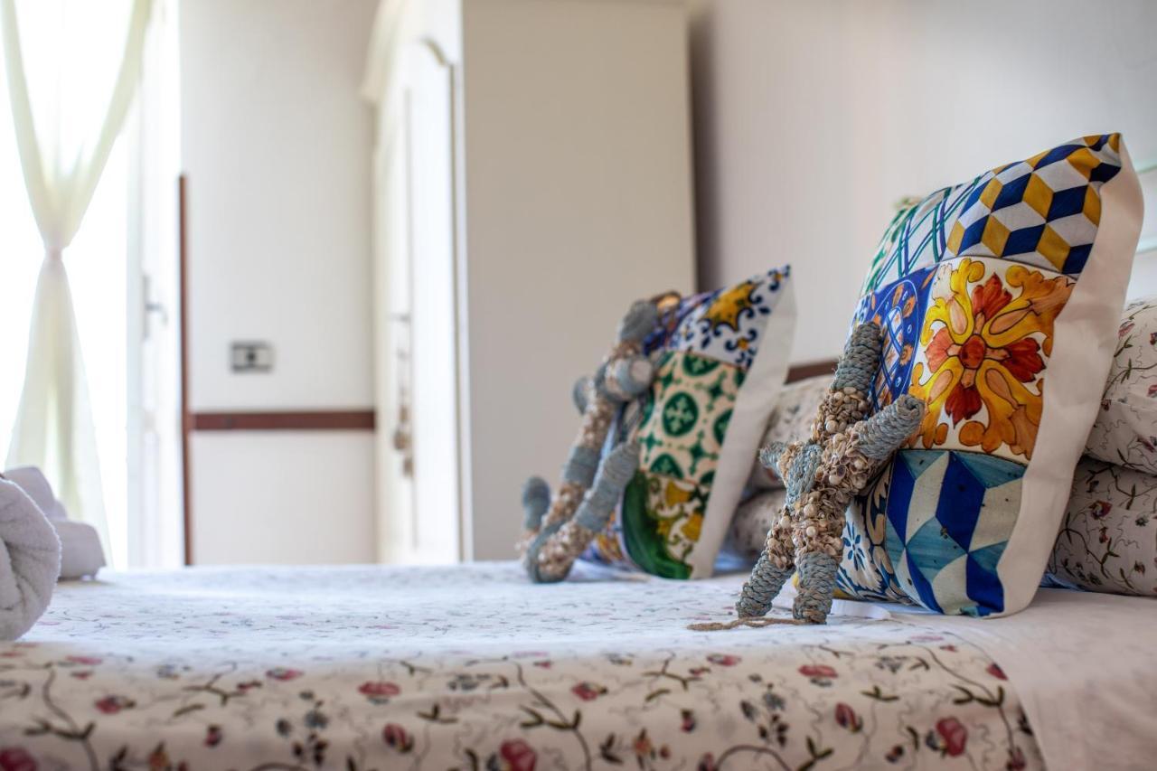 Madonna Della Scala Bed & Breakfast กัสเตลลาบาเต ภายนอก รูปภาพ