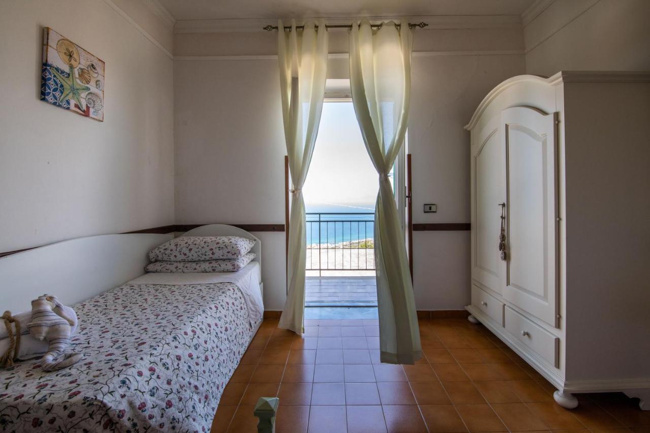 Madonna Della Scala Bed & Breakfast กัสเตลลาบาเต ภายนอก รูปภาพ