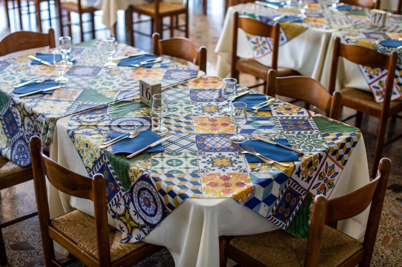 Madonna Della Scala Bed & Breakfast กัสเตลลาบาเต ภายนอก รูปภาพ