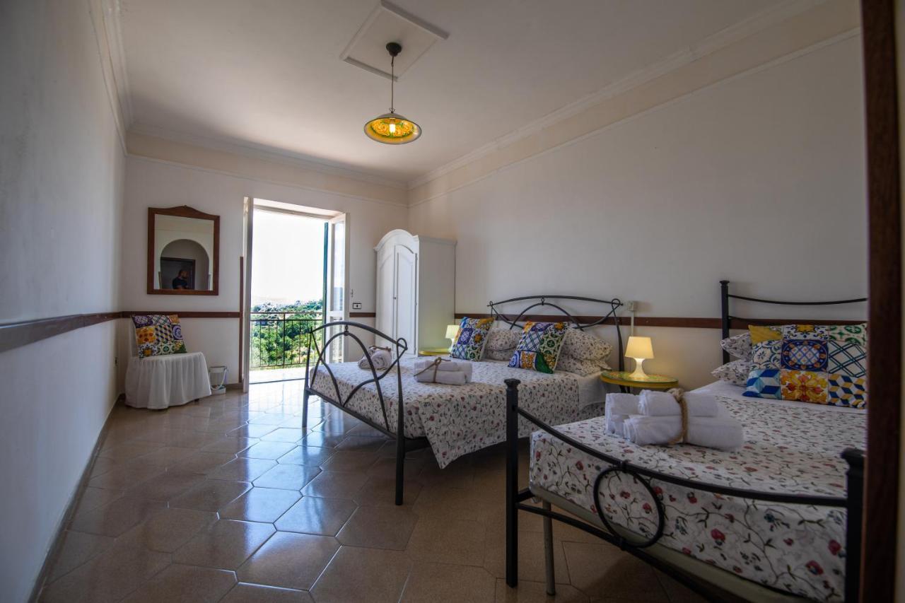Madonna Della Scala Bed & Breakfast กัสเตลลาบาเต ภายนอก รูปภาพ