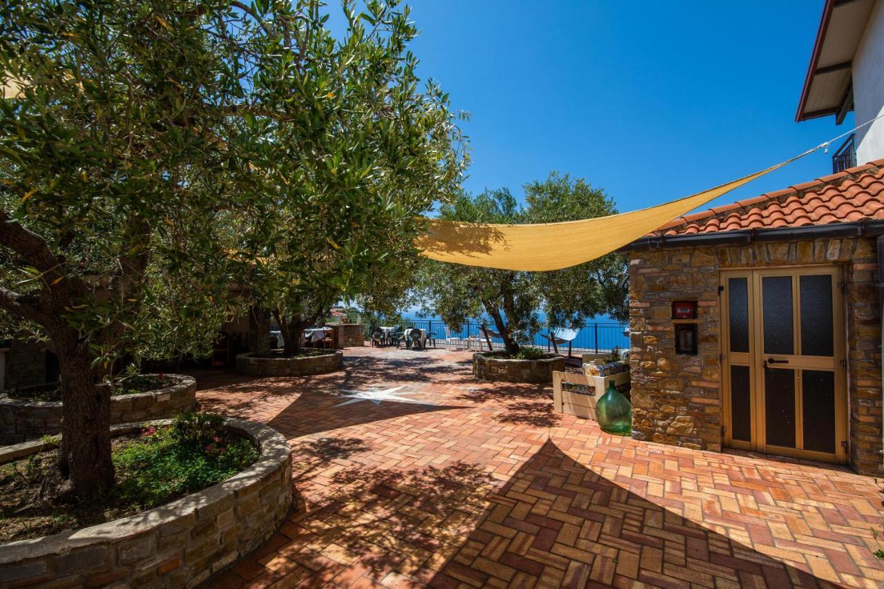 Madonna Della Scala Bed & Breakfast กัสเตลลาบาเต ภายนอก รูปภาพ