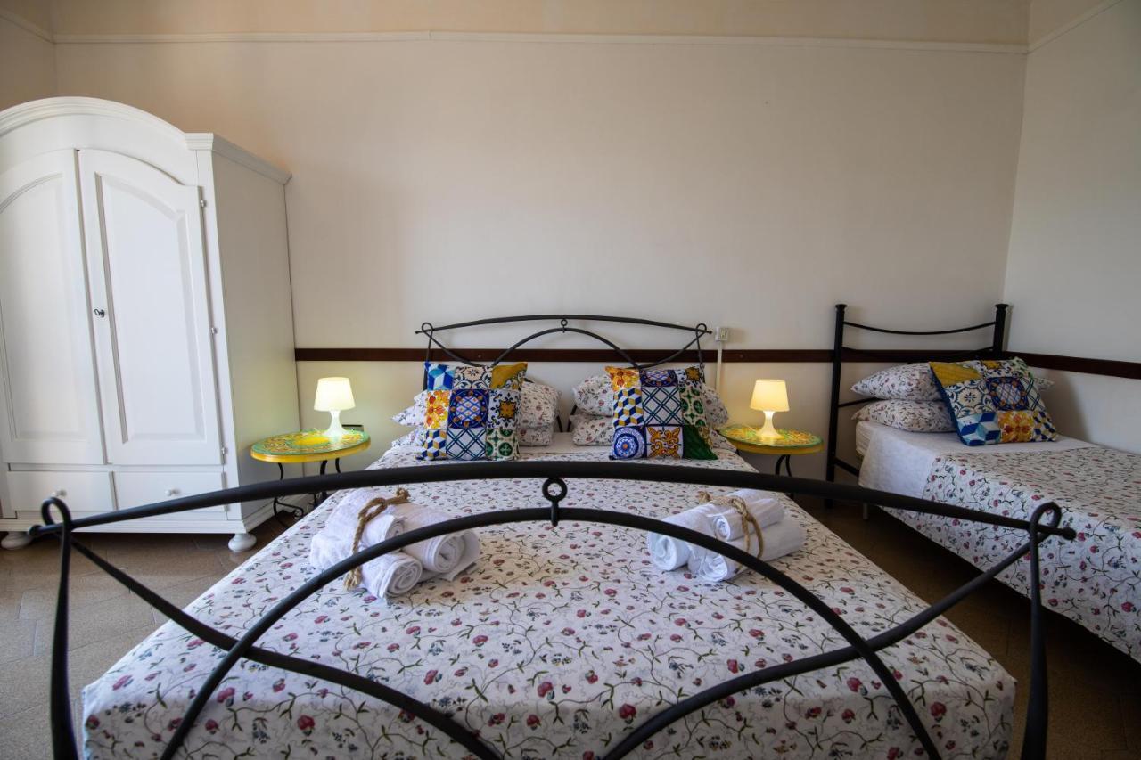 Madonna Della Scala Bed & Breakfast กัสเตลลาบาเต ภายนอก รูปภาพ