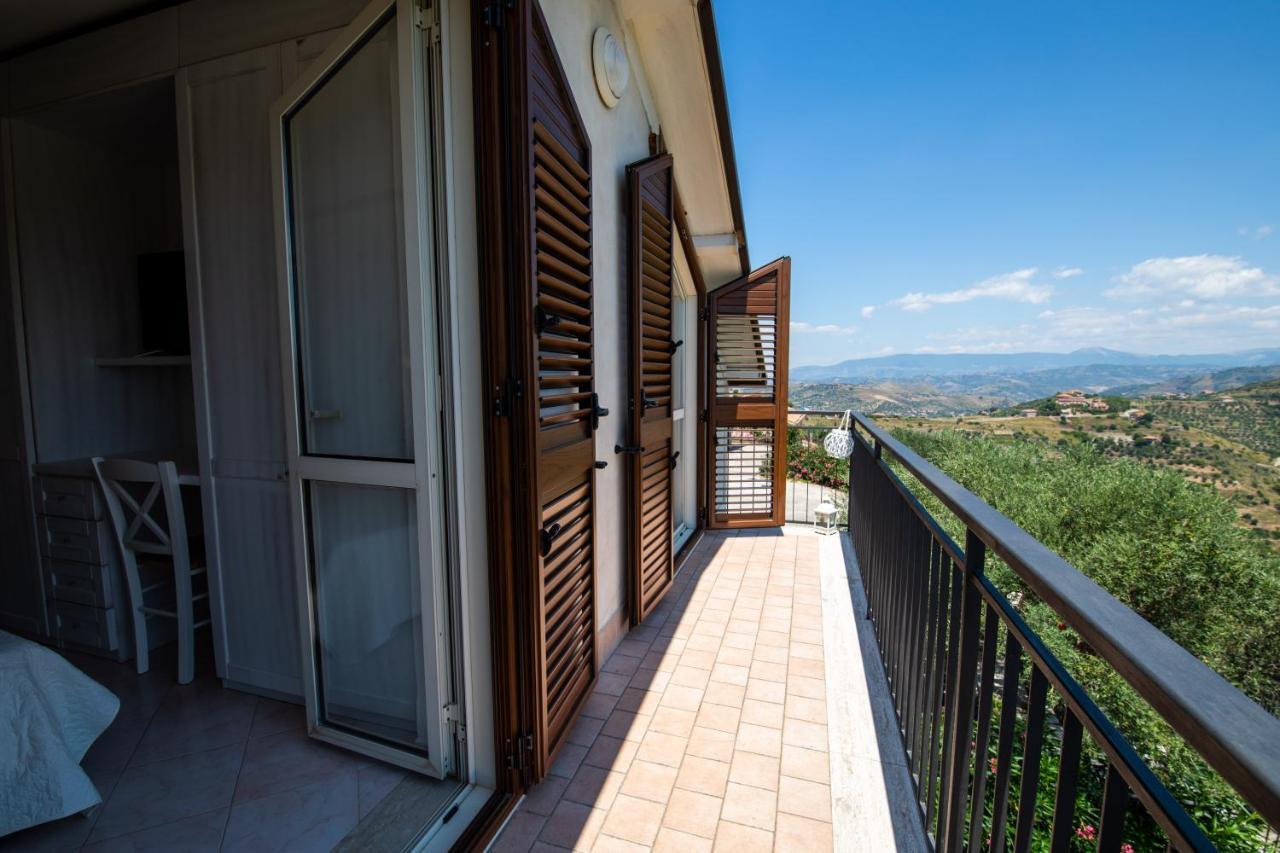 Madonna Della Scala Bed & Breakfast กัสเตลลาบาเต ภายนอก รูปภาพ