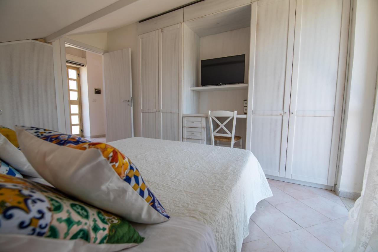 Madonna Della Scala Bed & Breakfast กัสเตลลาบาเต ภายนอก รูปภาพ