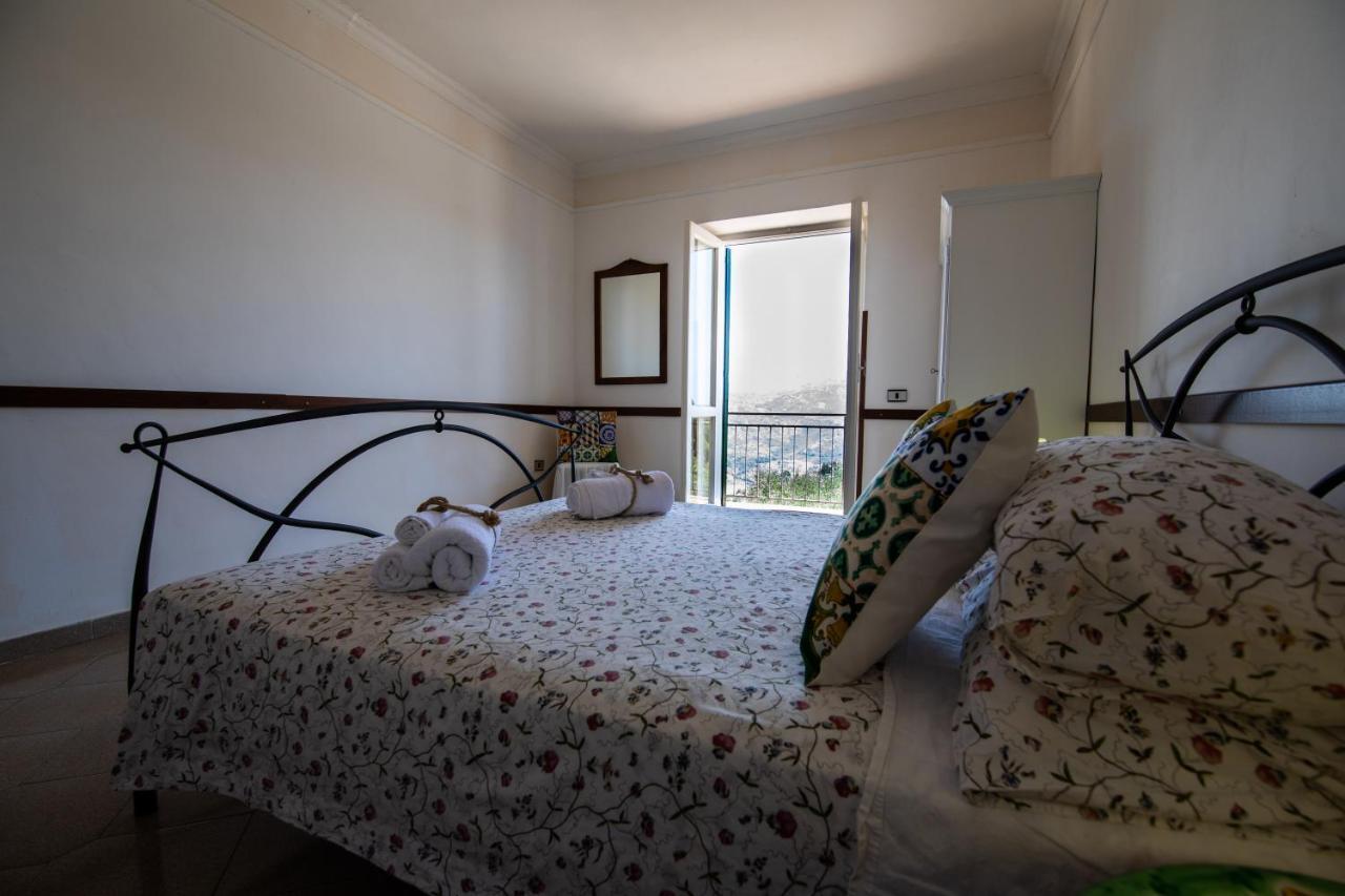 Madonna Della Scala Bed & Breakfast กัสเตลลาบาเต ภายนอก รูปภาพ