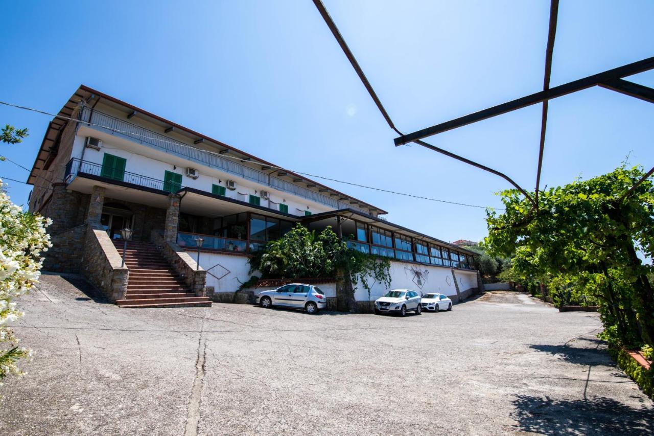 Madonna Della Scala Bed & Breakfast กัสเตลลาบาเต ภายนอก รูปภาพ