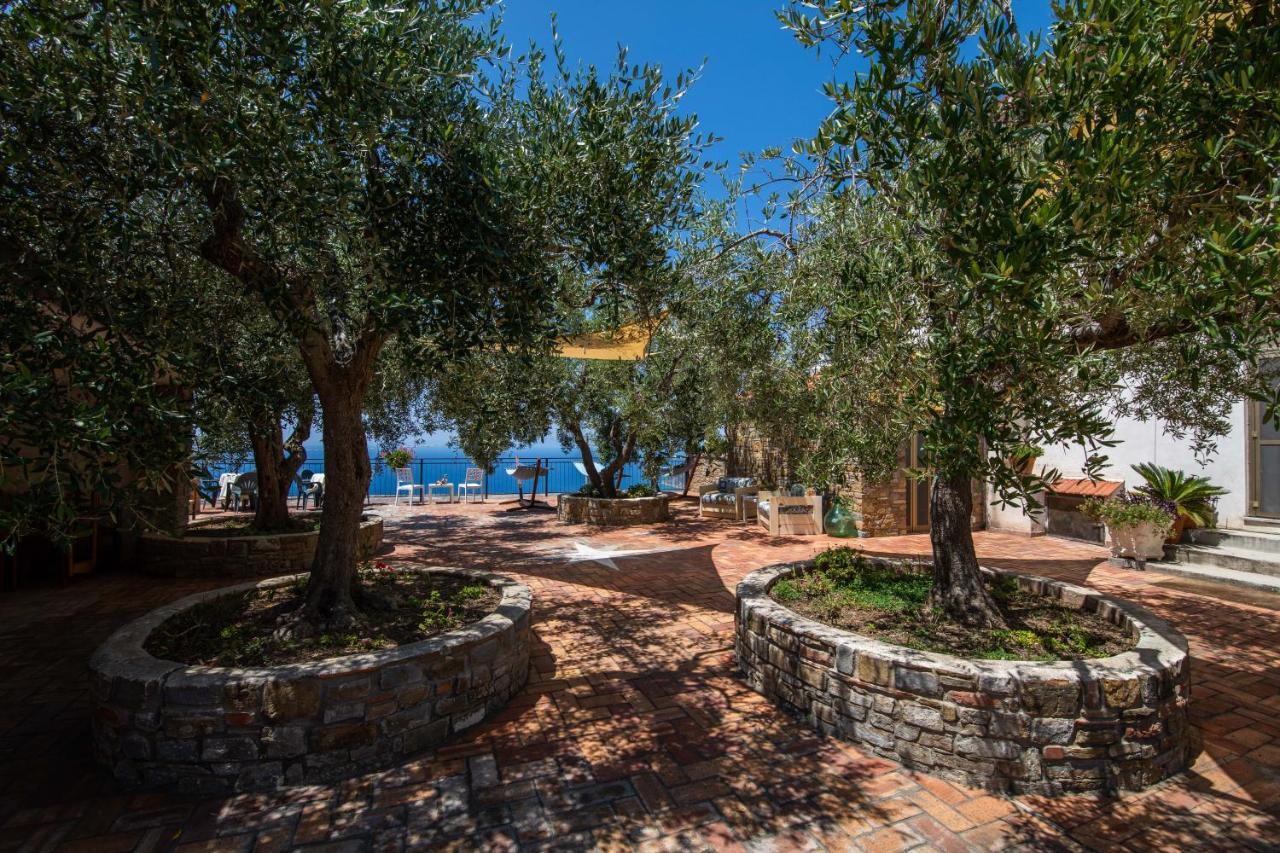 Madonna Della Scala Bed & Breakfast กัสเตลลาบาเต ภายนอก รูปภาพ